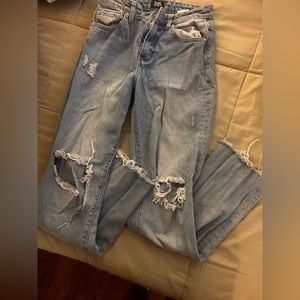 Ripped Lightwash Jeans